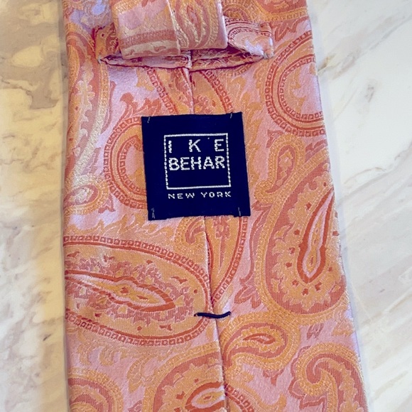 Ike Behar Other - Ike Behar Silk Necktie = paisley pattern in pale pinks and oranges